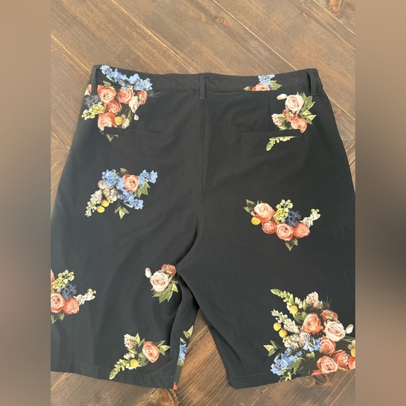 Albion Women’s Floral Shorts Size XL - Picture 3 of 5